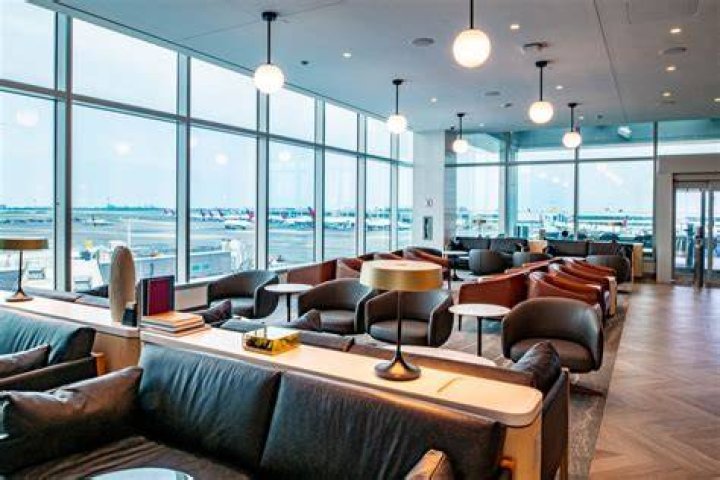 Does JFK have Delta Sky Club