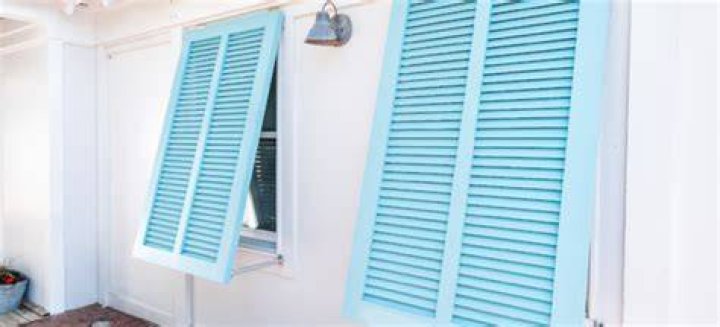 How do you make Bahama shutters