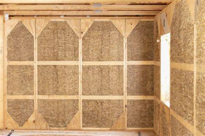 How is straw bale made